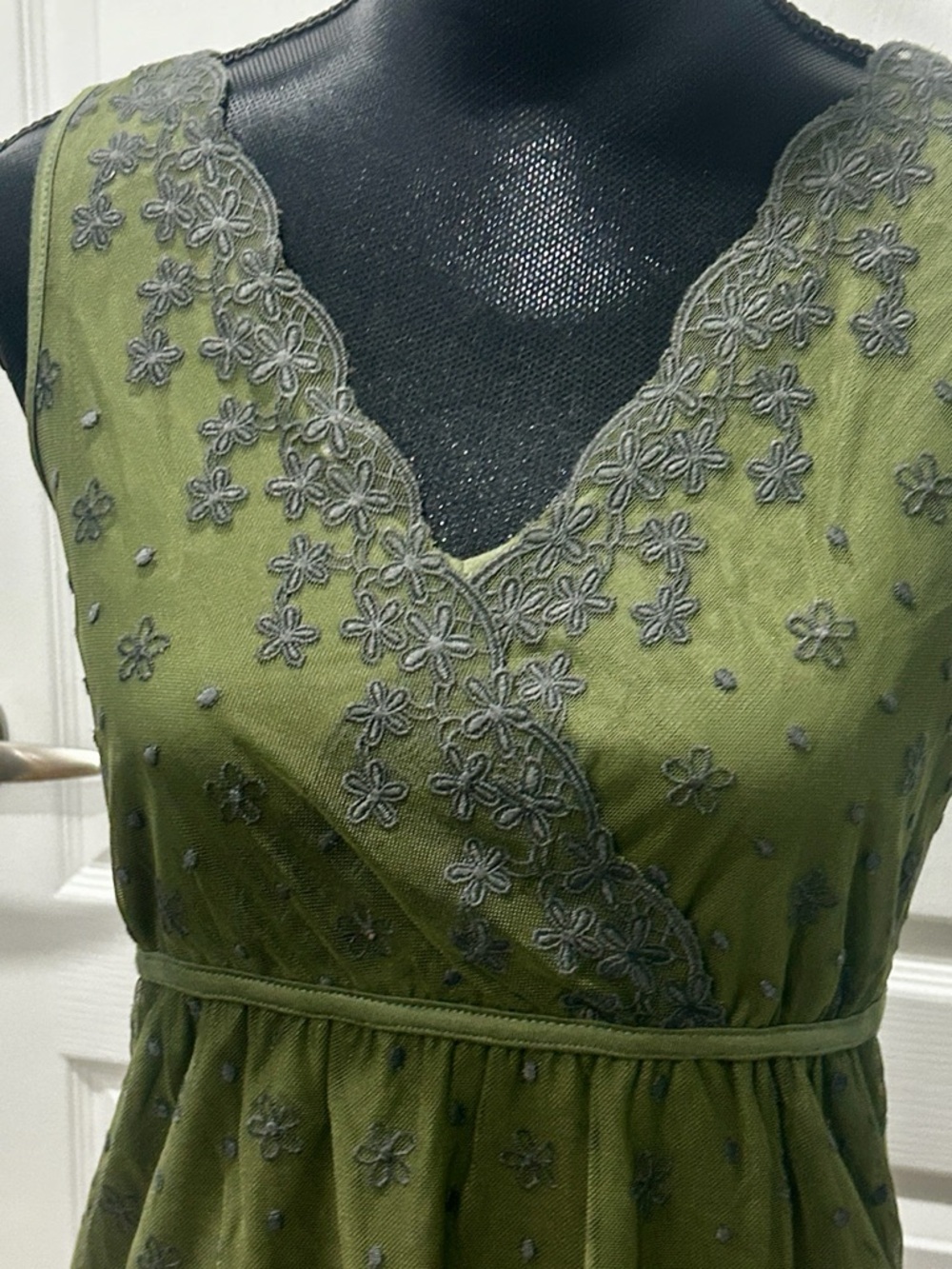 Ricki's NEW Olive Green Lace-Trim Surplice Camisole / Sleeveless Top - Picture 2 of 6